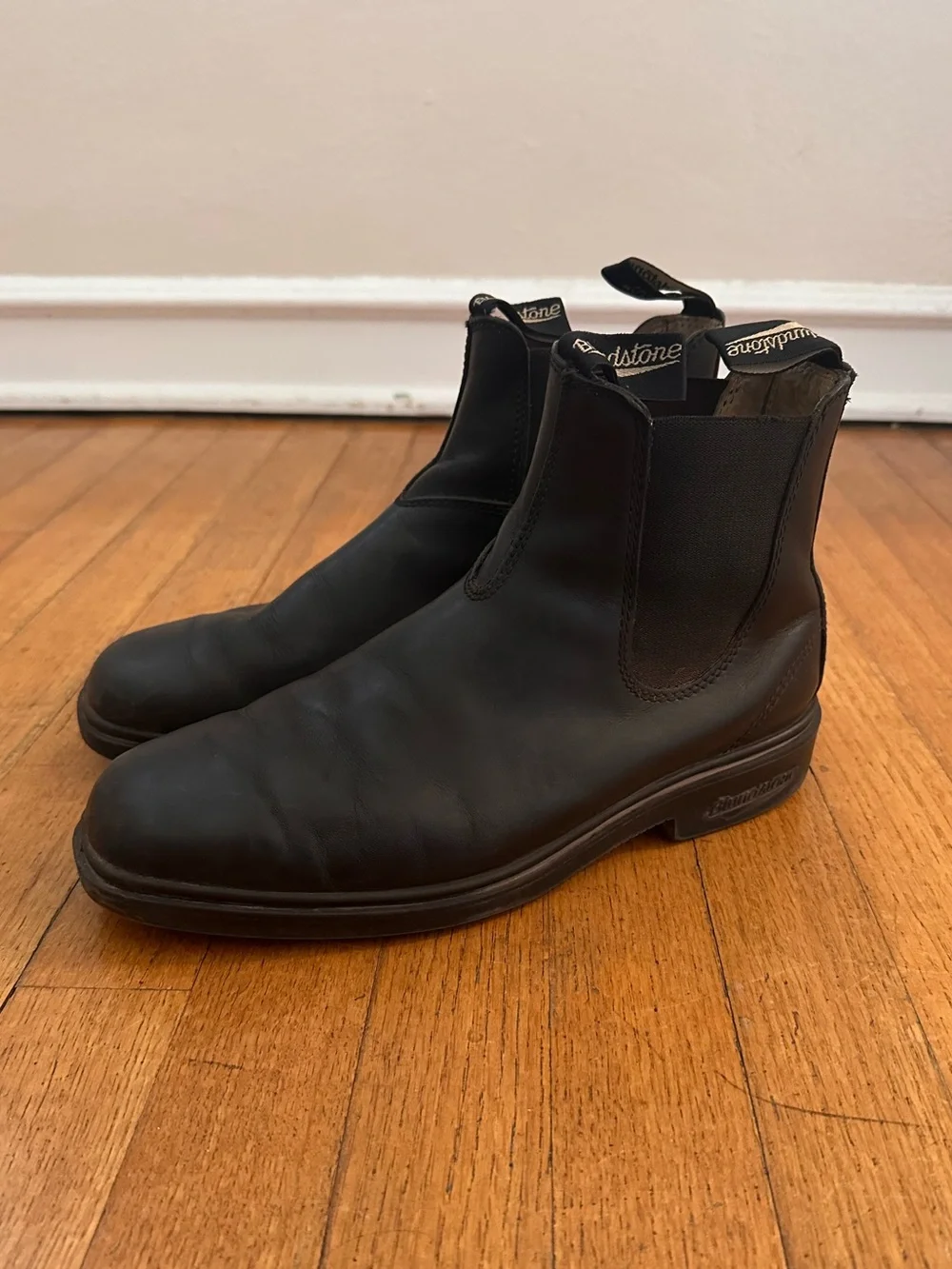 Blundstone Black Leather Chelsea Boots for Men